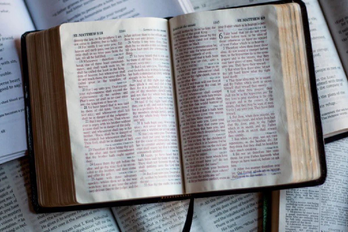What are the different English Bible translations?