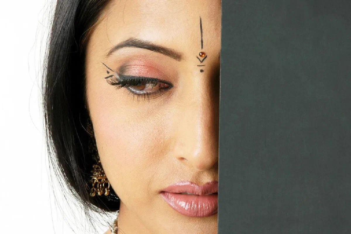 Is it okay for a Christian woman to wear a bindi?