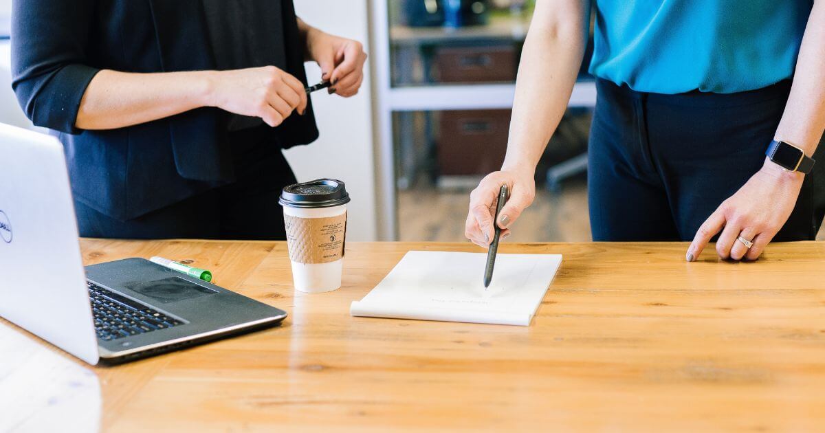 What does the Bible say about how a Christian should treat his/her boss?