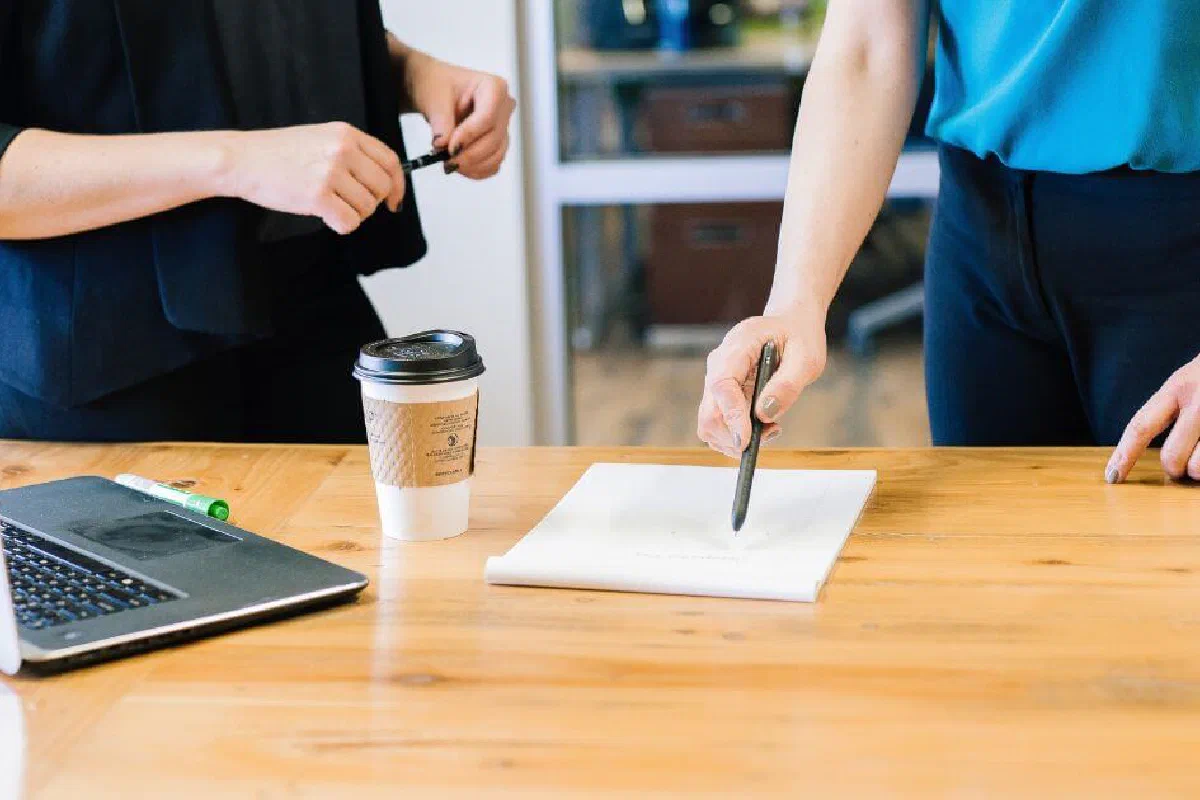 What does the Bible say about how a Christian should treat his/her boss?