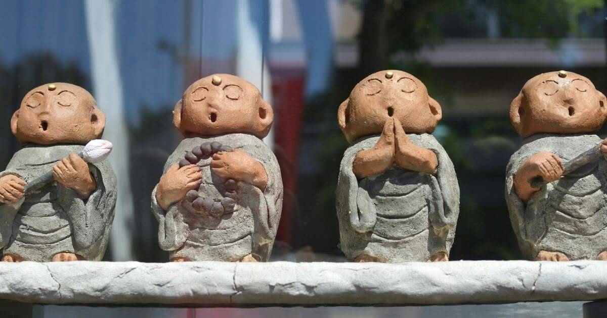 Does the Bible say anything about chanting? Should a Christian chant?