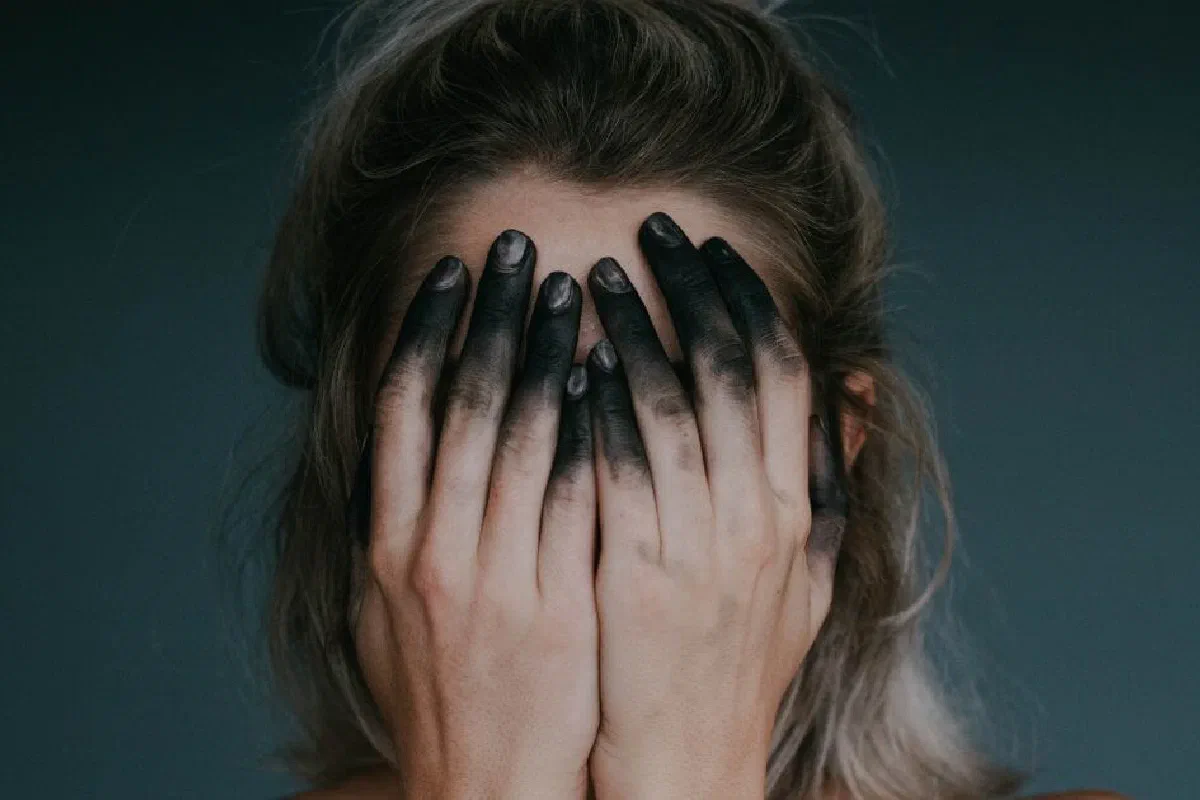 How can a Christian overcome the guilt of past sins?