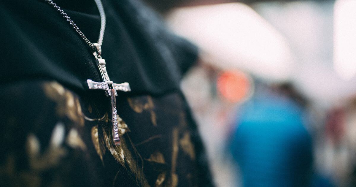 Is religious jewelry something a Christian should wear?