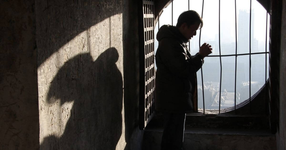 In Hosea 13:14 is the correct translation “I will deliver” or “Will I deliver”?