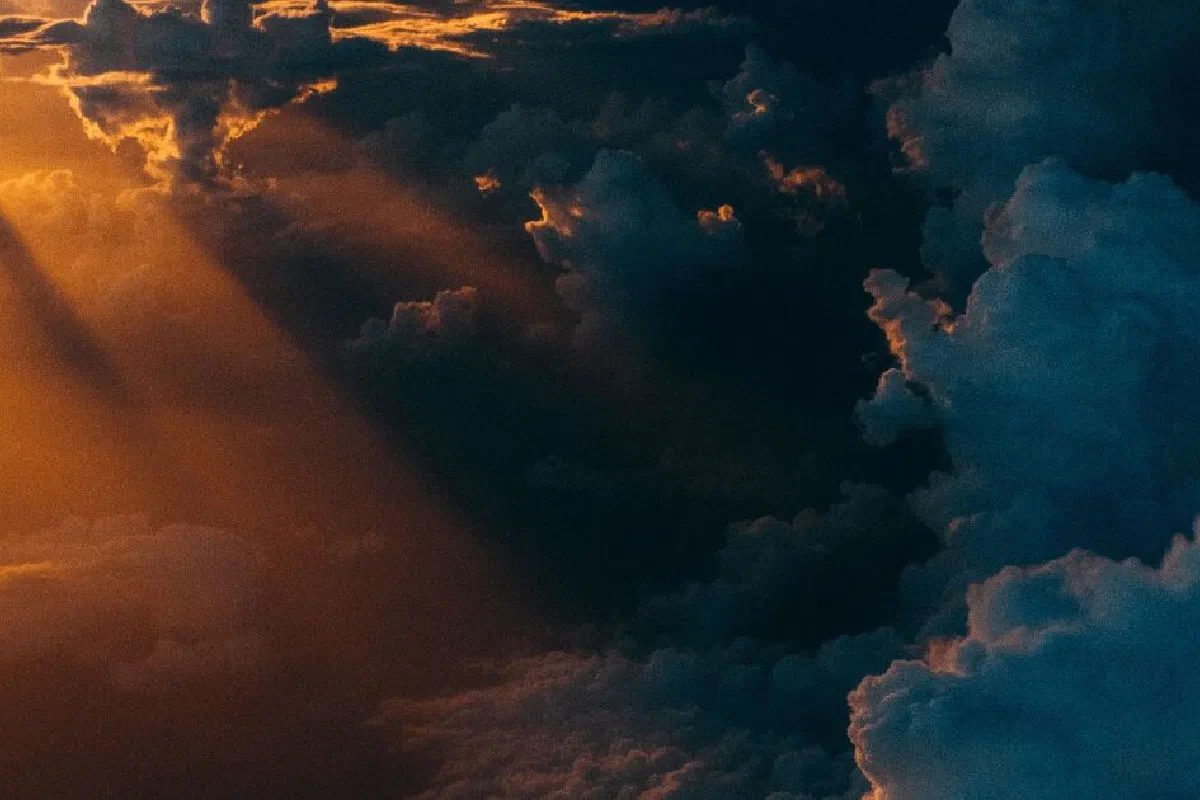 Will Jesus come in the clouds? What does Revelation 1:7 mean?