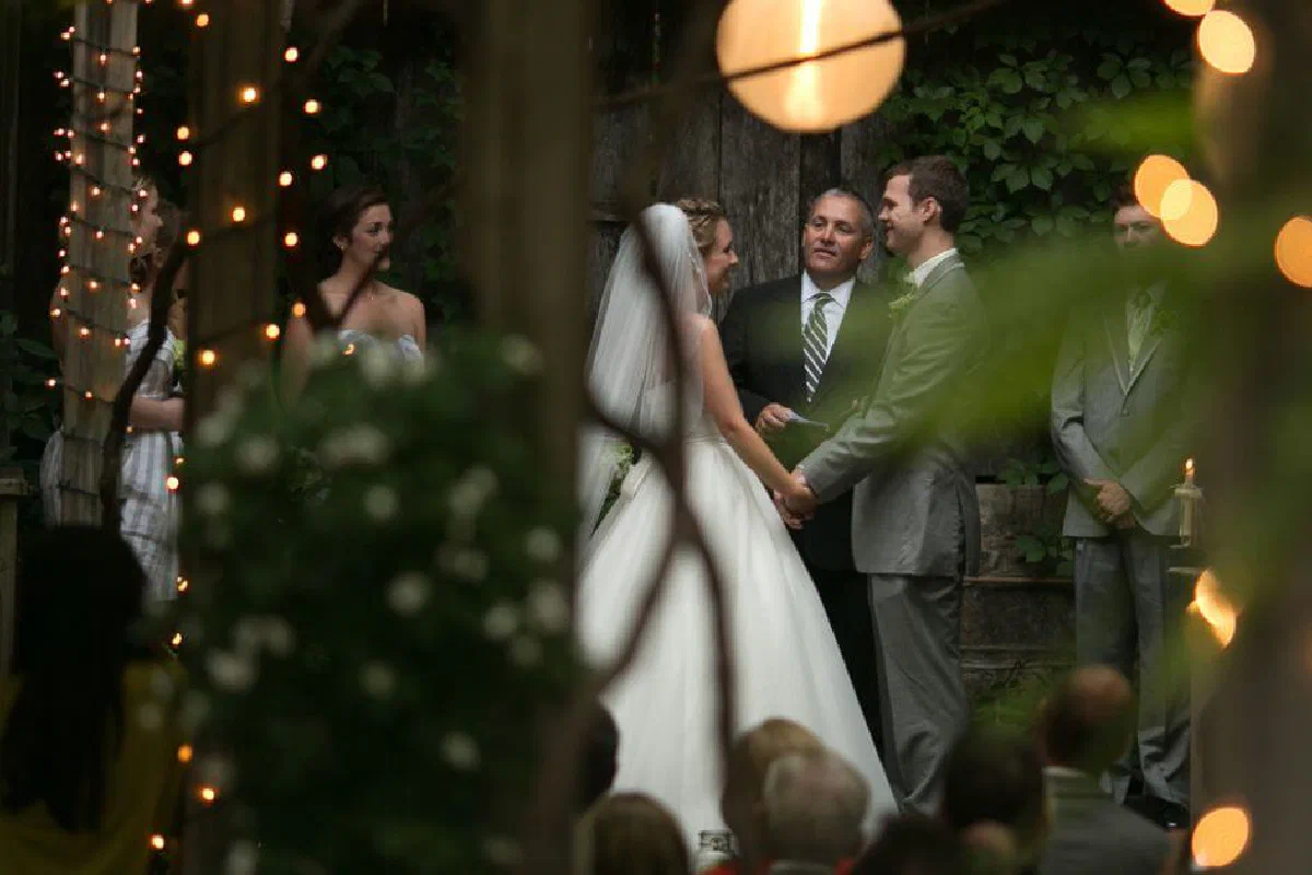What are some of the parallels between Jewish wedding traditions and our relationship to Christ?