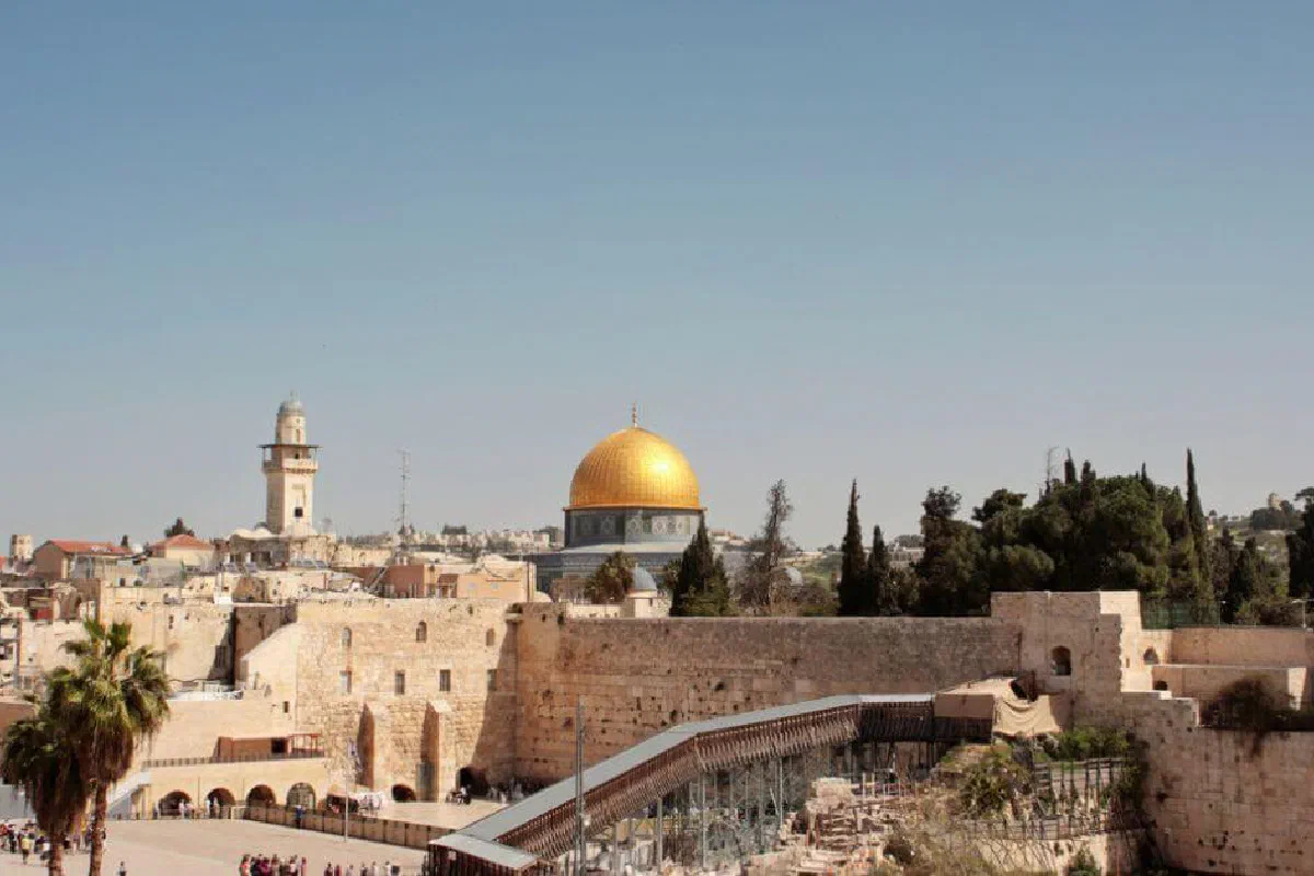 Why is there so much animosity between Jews and Arabs / Muslims?