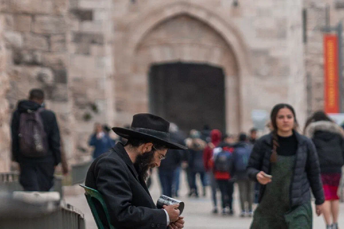As God's chosen people, are Jews automatically saved?