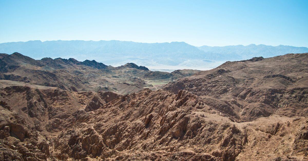 What is the significance of Mount Gerizim in the Bible?