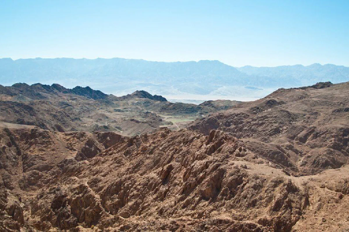 What is the significance of Mount Gerizim in the Bible?