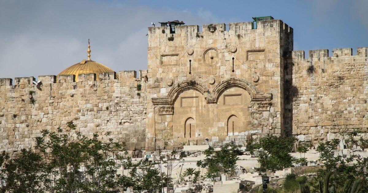 What is the significance of Mount Moriah in the Bible?