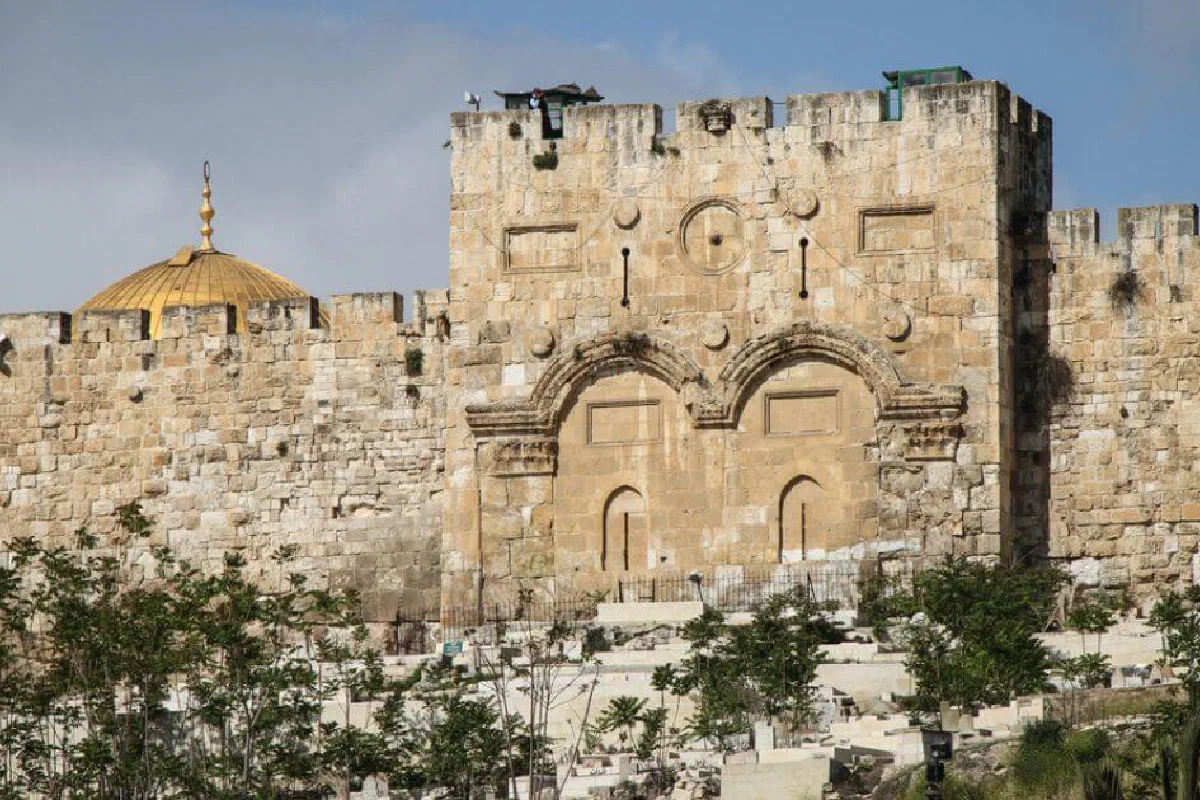 What is the significance of Mount Moriah in the Bible?