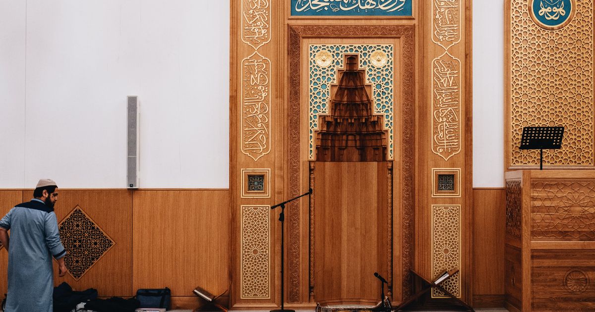 Is the Gospel of Barnabas the true story of Isa / Jesus? Should Muslims learn about Jesus by reading the Gospel of Barnabas?