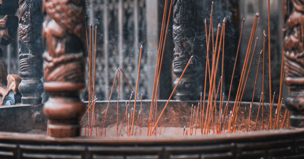 What do Taoists believe? What is Taoism / Daoism?