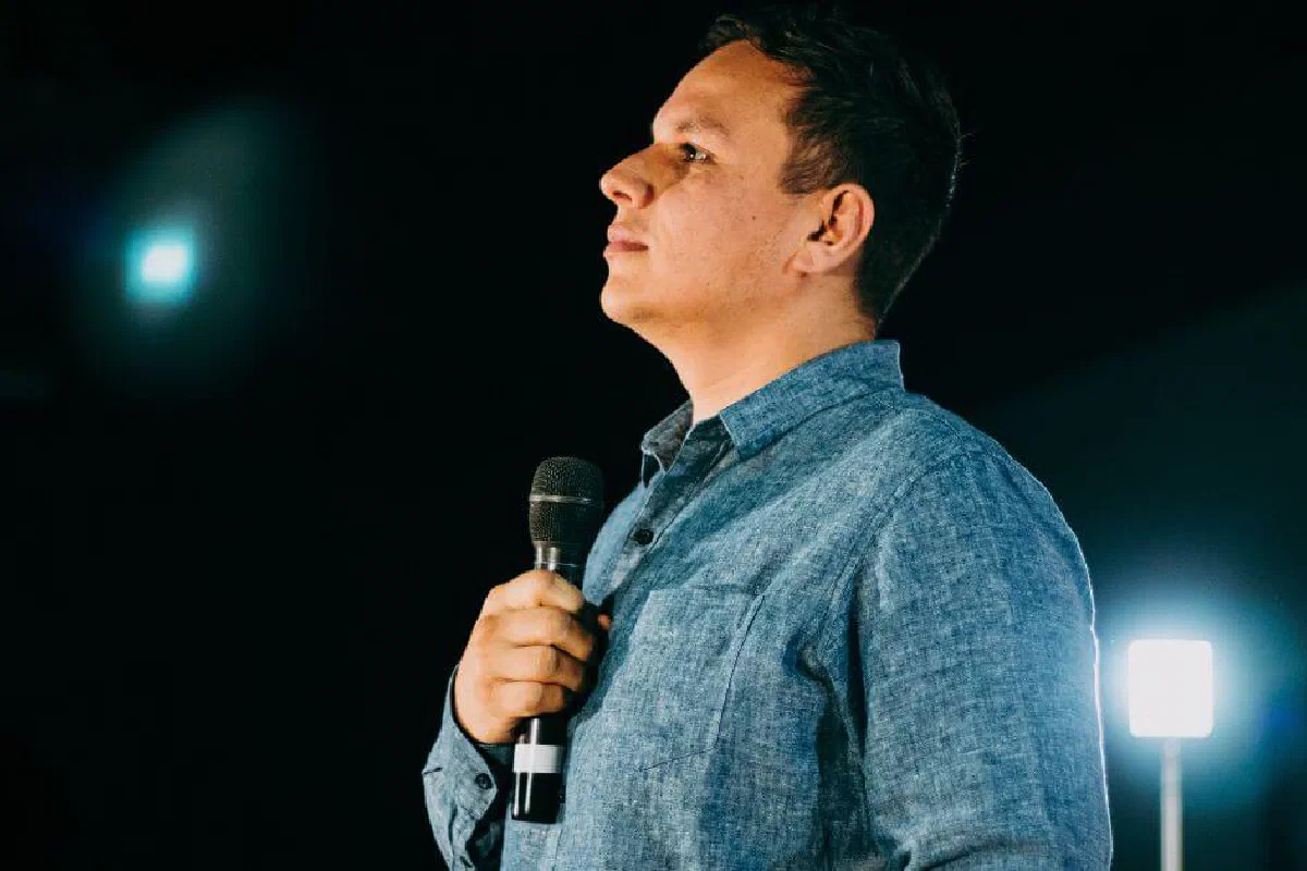 Does the Bible say anything about the role of associate/assistant pastor?