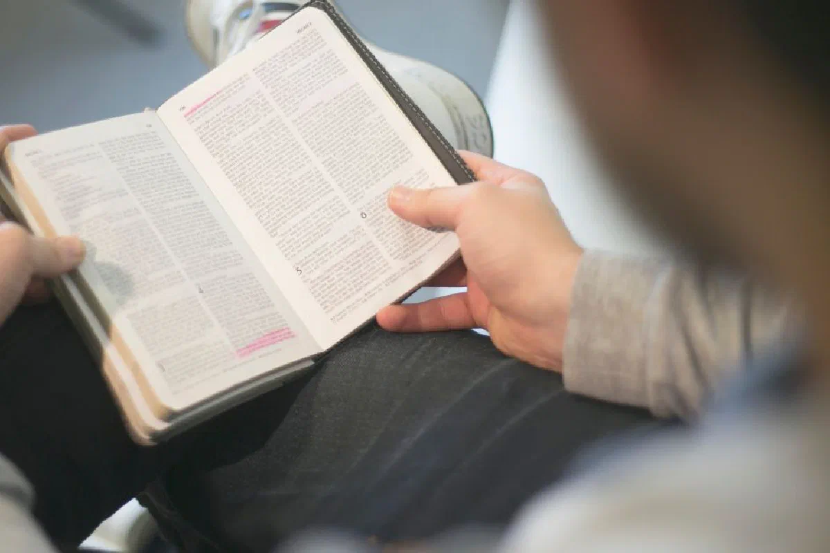 How can a believer have assurance of salvation?