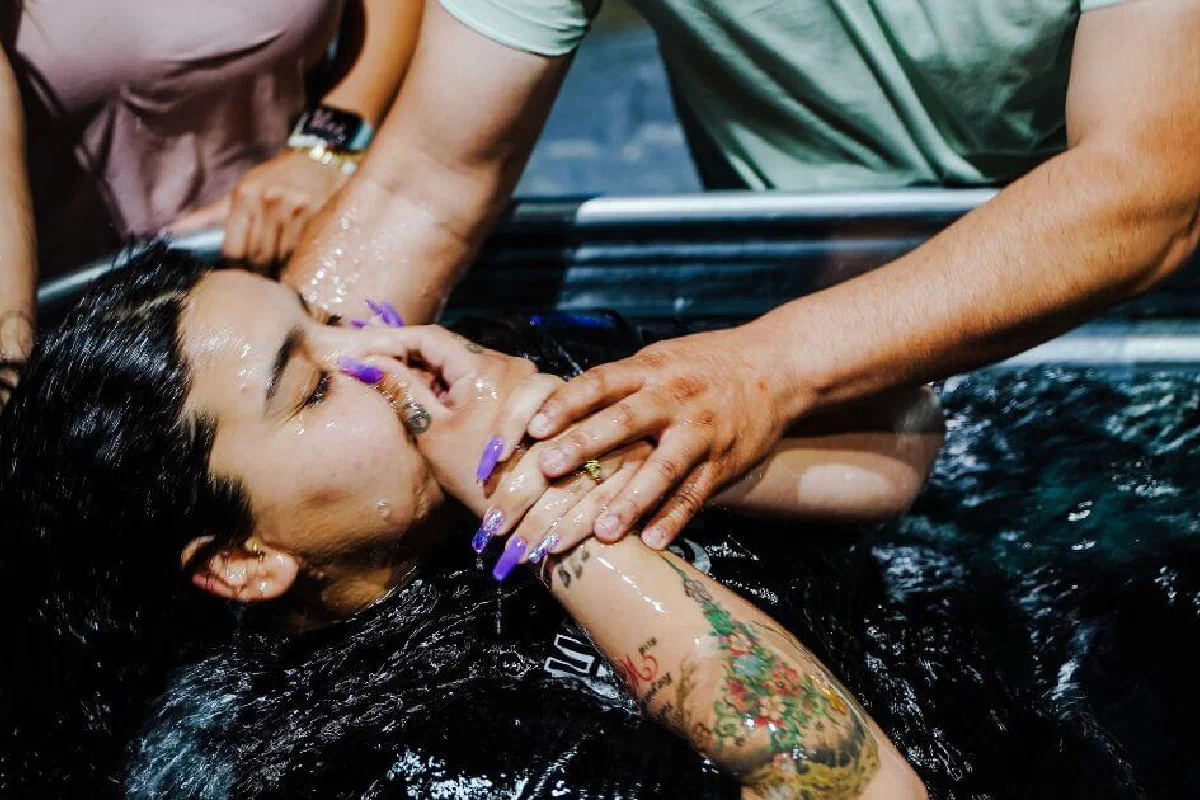 Who is allowed to baptize another person? Is anyone permitted to baptize/ perform baptisms?