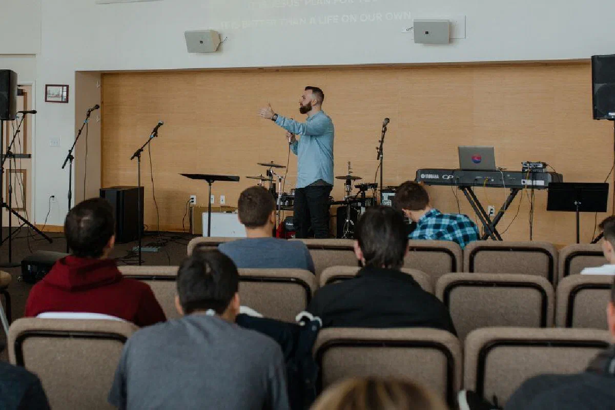 How can I discern a call to ministry? How can I tell if I’ve been called to vocational ministry?
