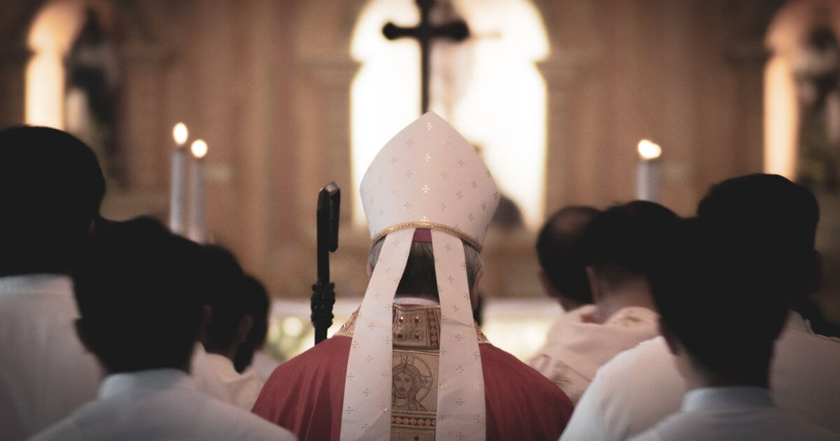 Does the Bible make a distinction between clergy and laity?