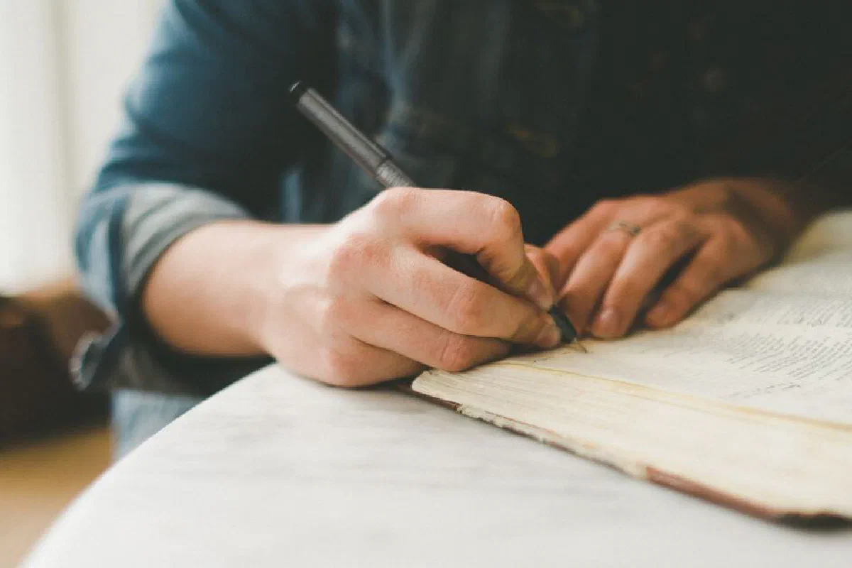 What are the differences between the Old and New Testaments?