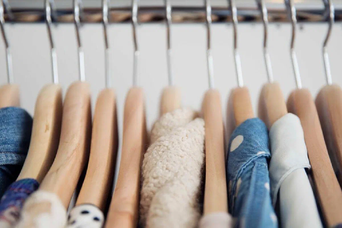 What does it mean to dress modestly?