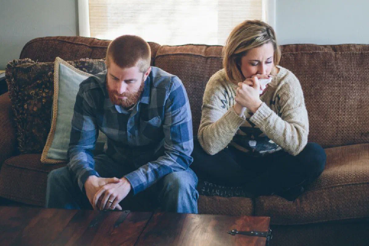 How should a Christian respond to a financial crisis?