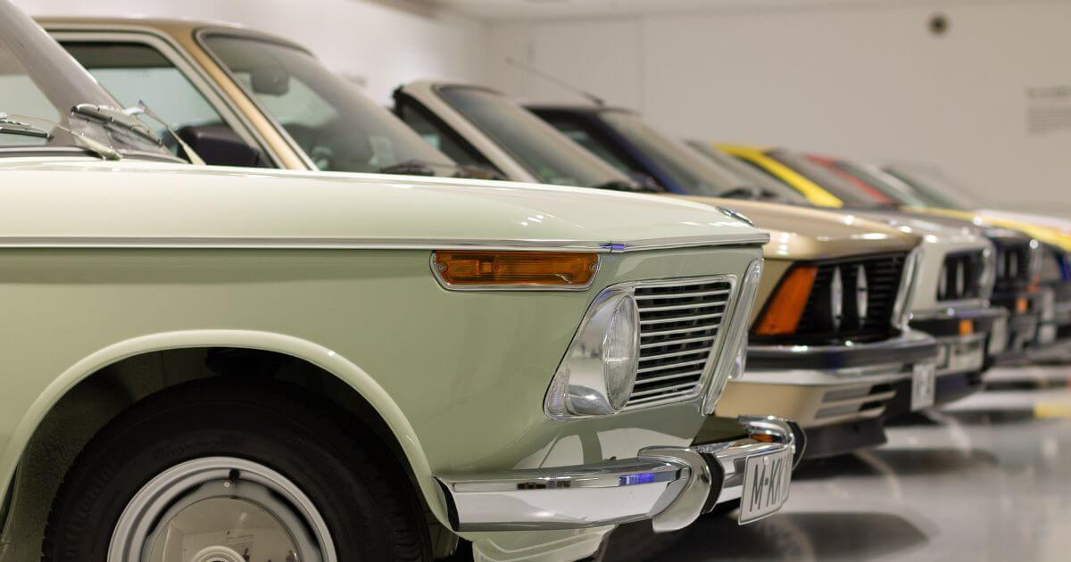 What are some of the flaws in the theory of evolution?