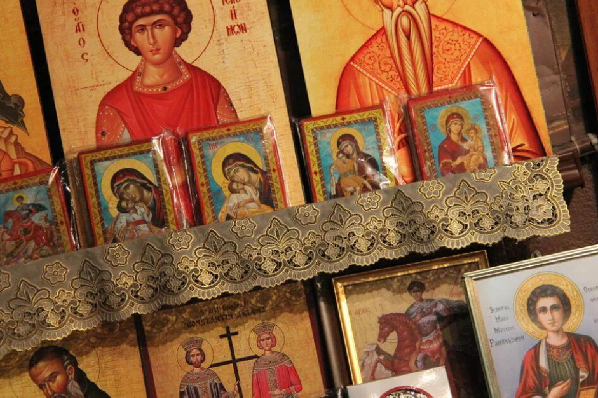 The Ten Commandments mention a 'graven image.' What is a graven image?