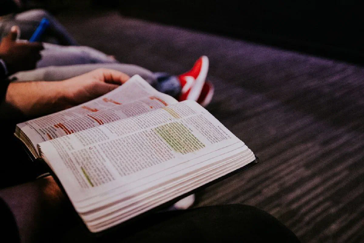 What are some characteristics of a healthy church?