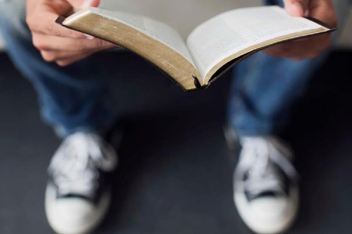 Is living one's life doing only things that are honoring to God possible?