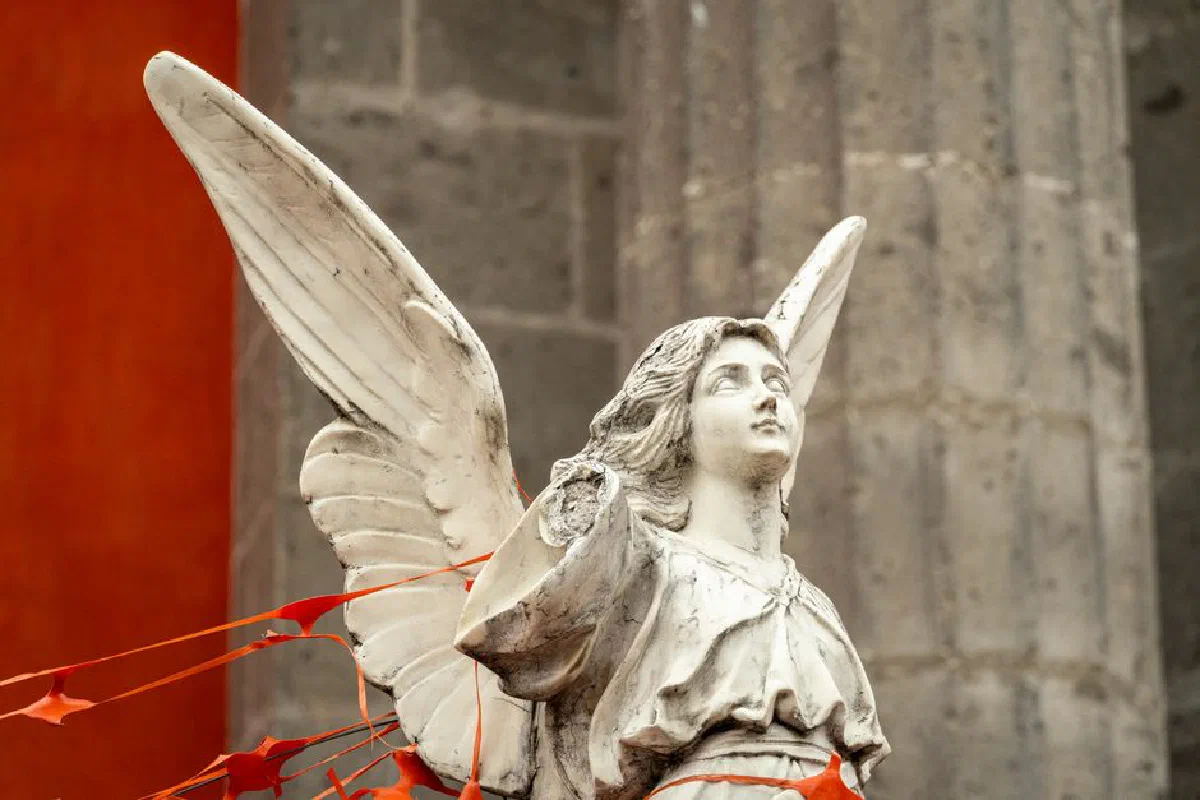 Close-up of an angel sculpture with wings, located in Mexico City.