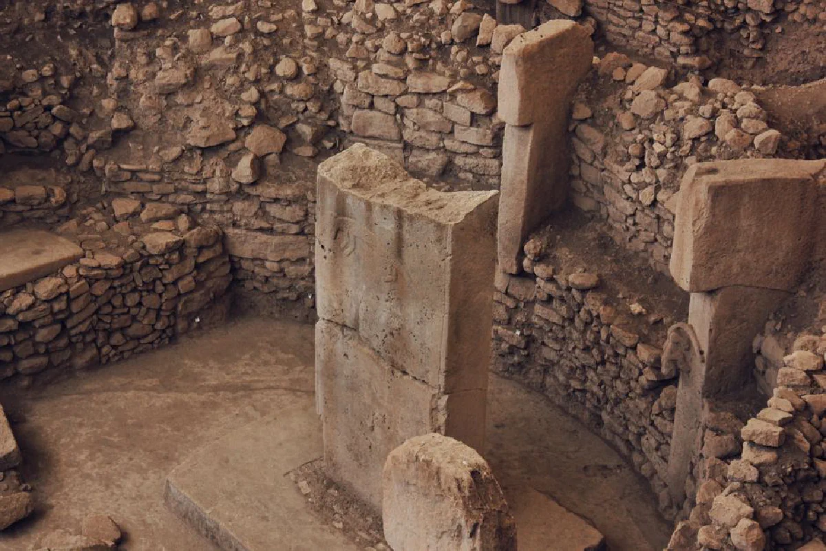 Explore the ancient stone structures at Göbekli Tepe, a prehistoric archaeological site in Şanlıurfa, Türkiye.