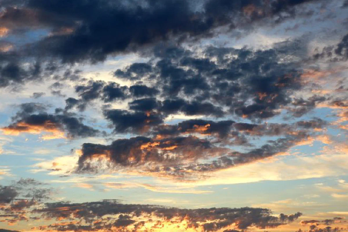 Beautiful sunset with dramatic cloud formations and vibrant colors in the sky.