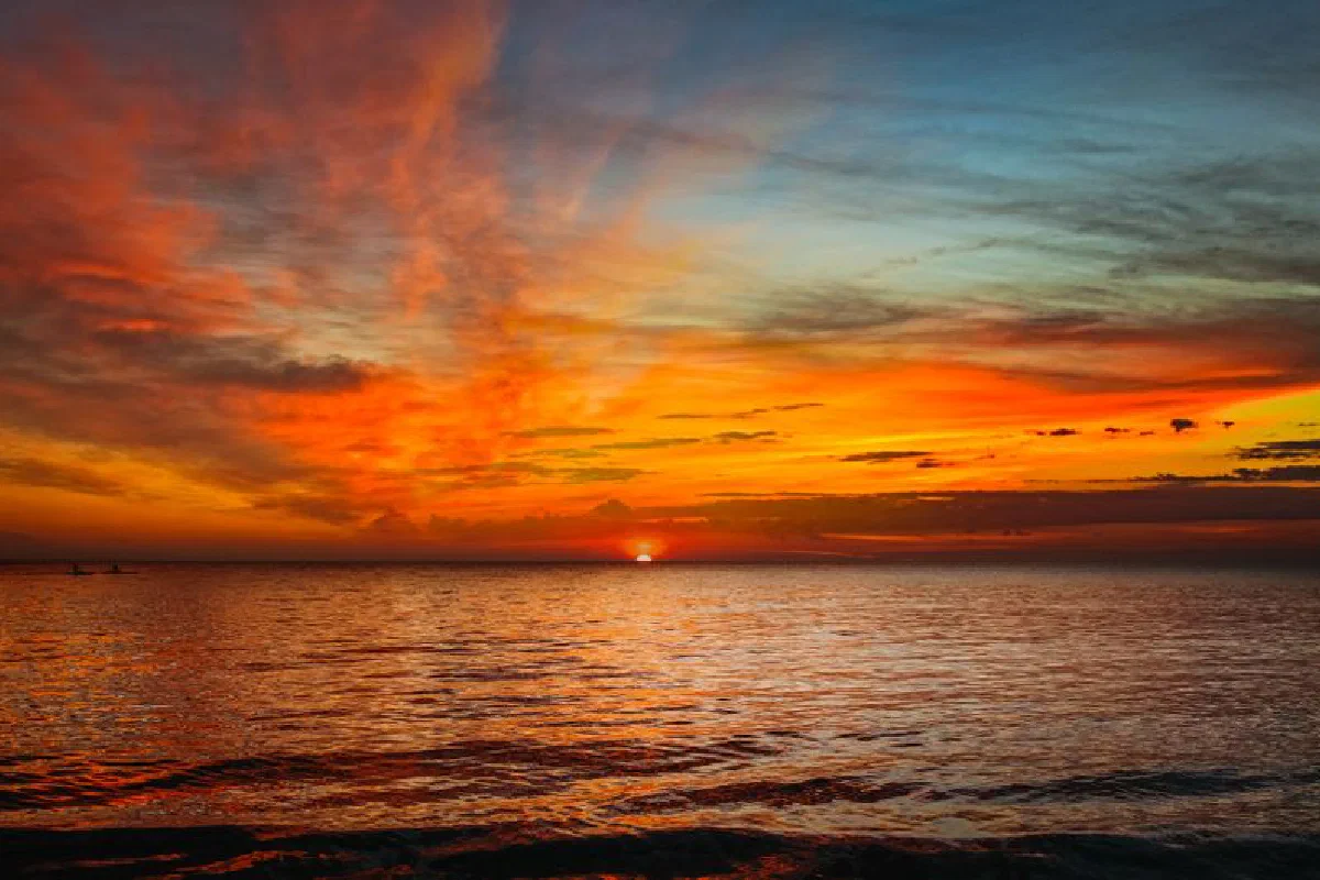 Breathtaking view of an ocean sunset with vivid colors and calm waters.