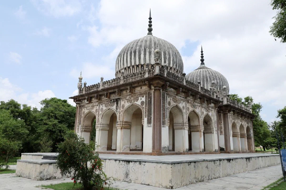 Beautifully ornate Indo-Islamic architecture of a historic tomb on a clear day.