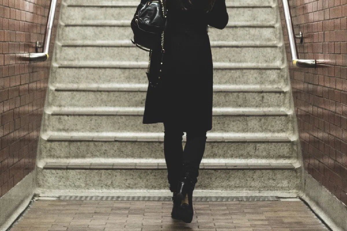 How should Christians respond to someone who leaves the faith?