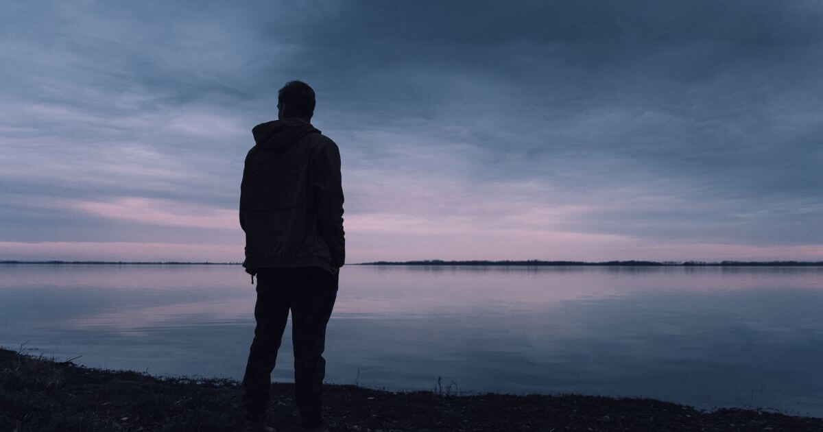 Why does Isaiah 53:3 refer to the Messiah as a man of sorrows?