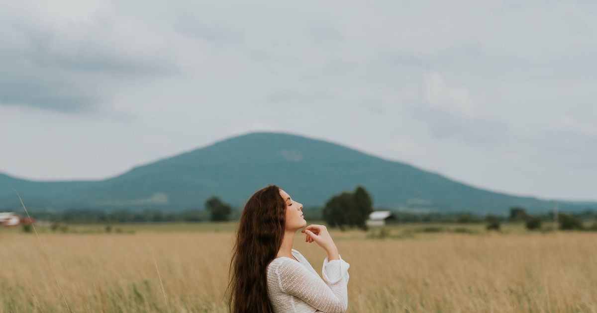 The "church of Oprah"—What is it? Is Eckhart Tolle's A New Earth consistent with biblical Christianity?