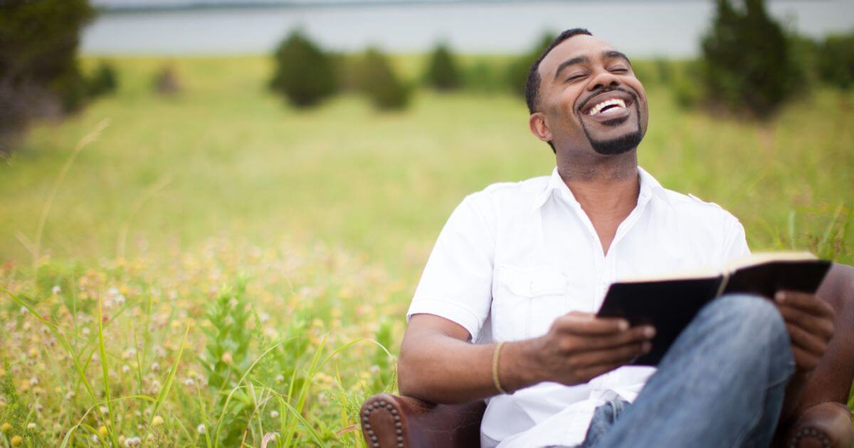 What is it to praise God?