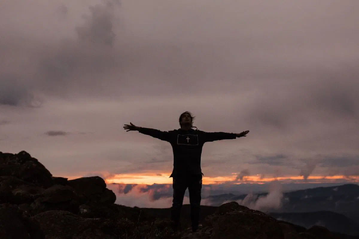 What is the importance of praising God?