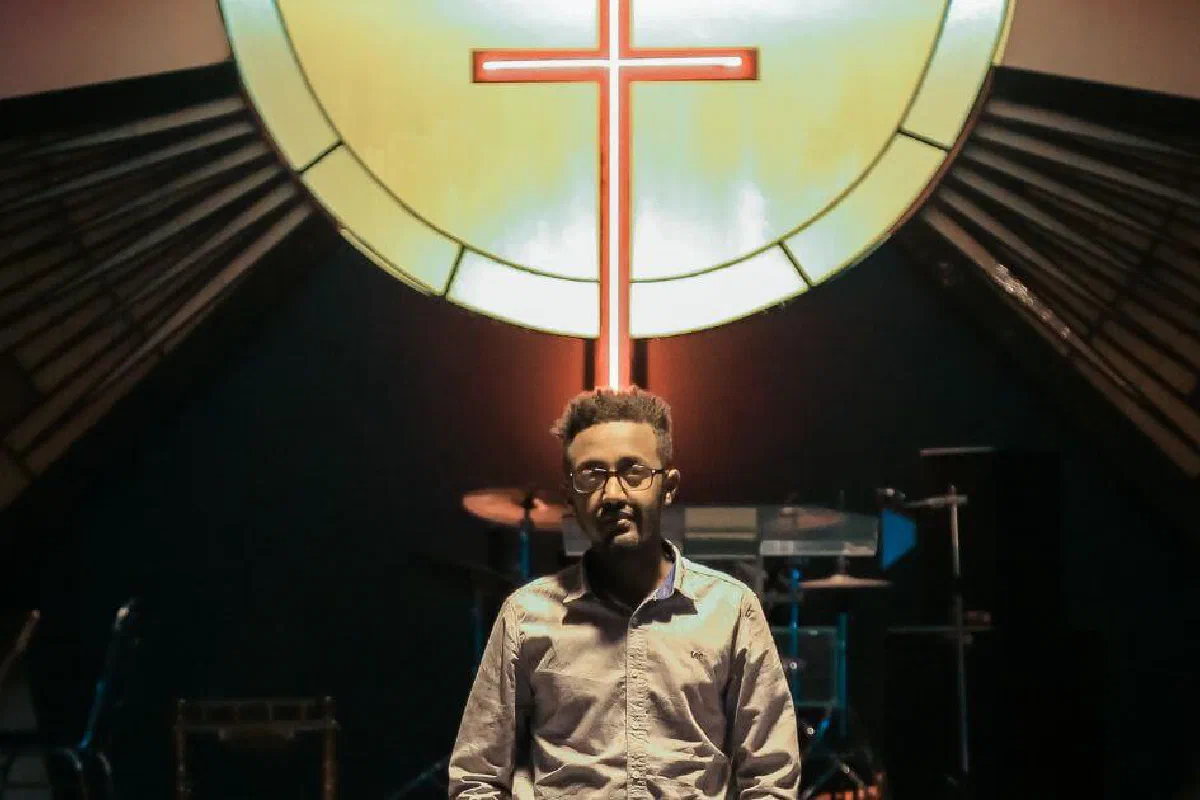 Does the Bible say anything about the role of senior pastor?