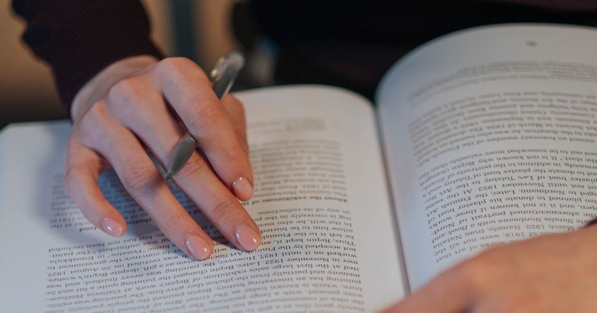 Source criticism—What is it?