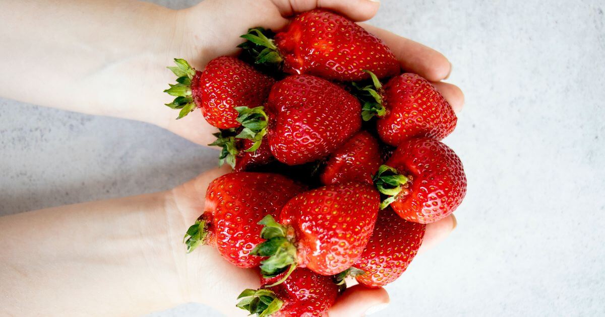 What does it mean to 'taste and see that the Lord is good' in Psalm 34:8?