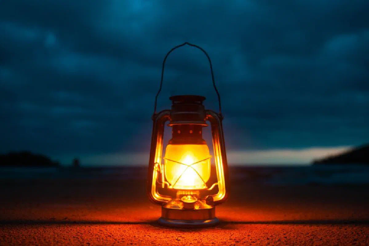 What does it mean that the light shines in the darkness (John 1:5)?