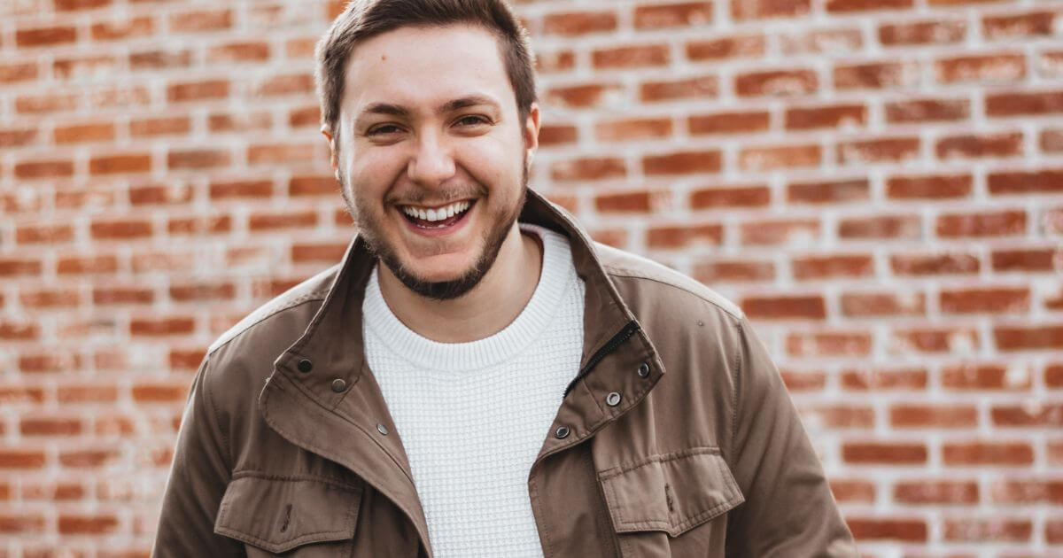 Can a church elder or deacon be single / unmarried?