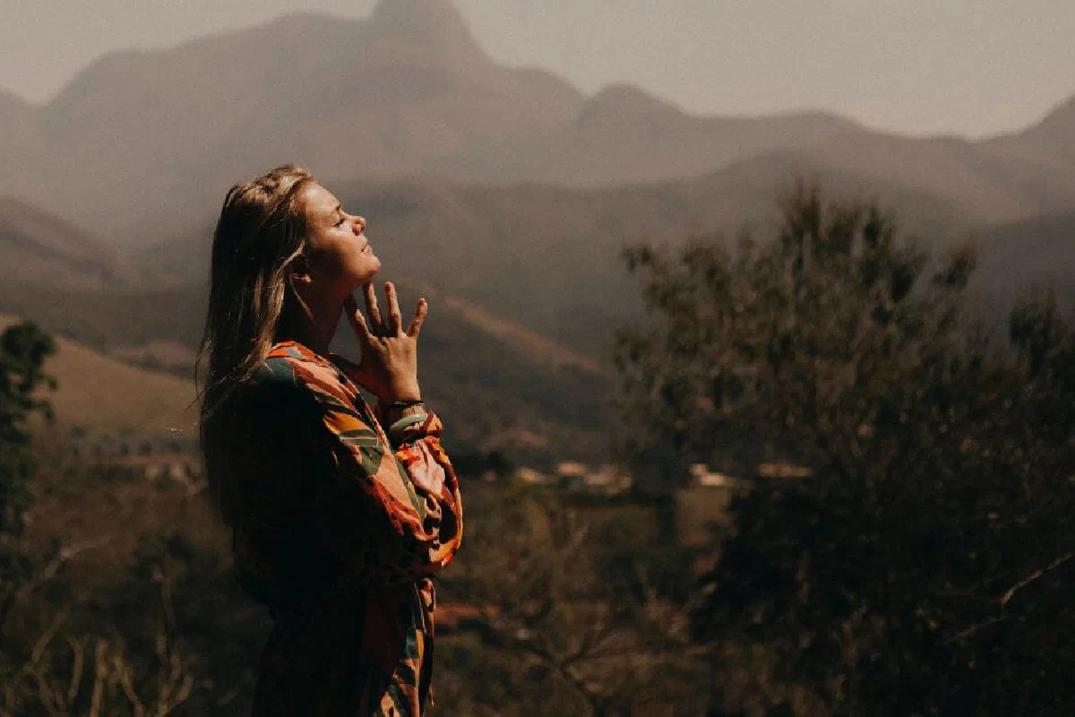 How can I live a victorious Christian life?