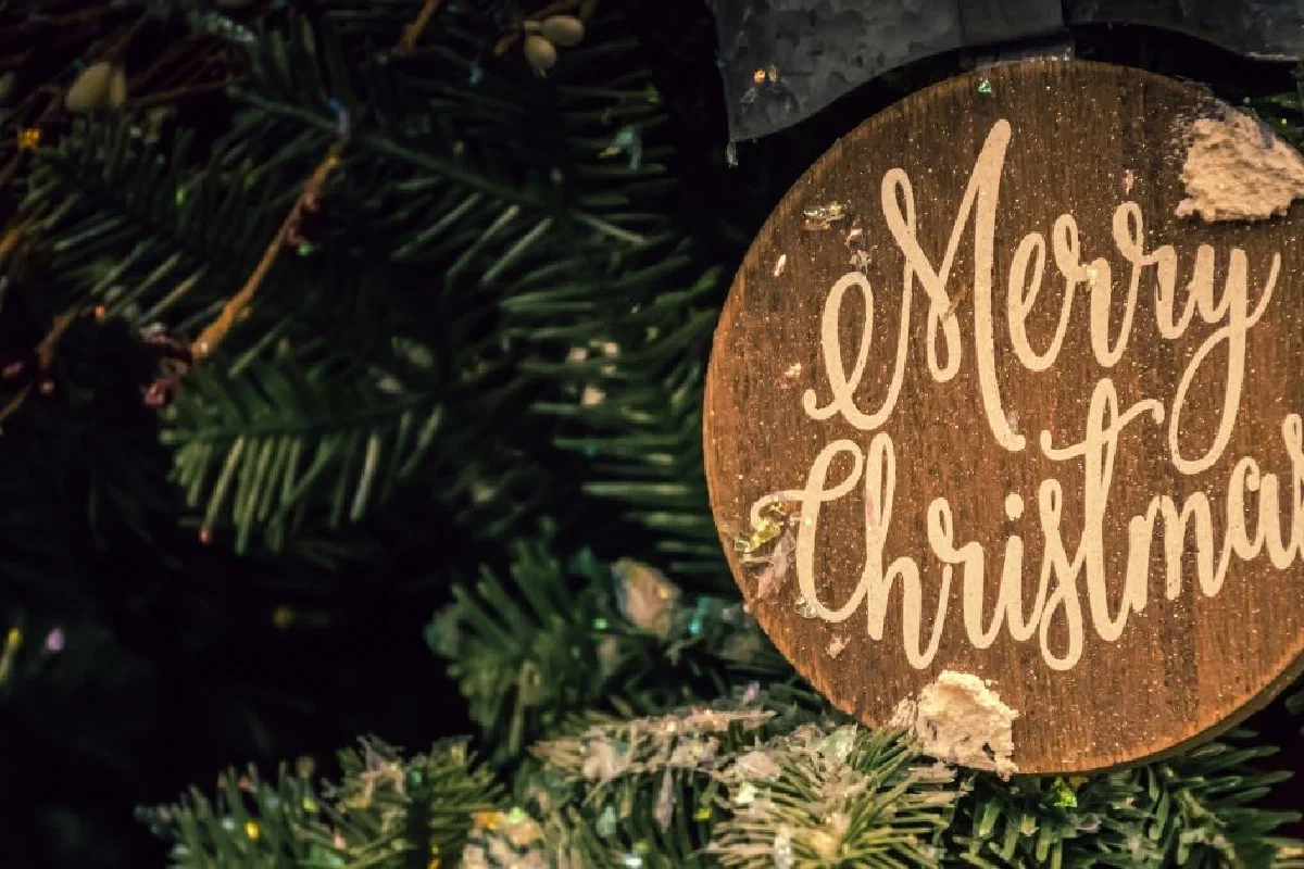 What is the 'War on Christmas' and how should Christians respond?