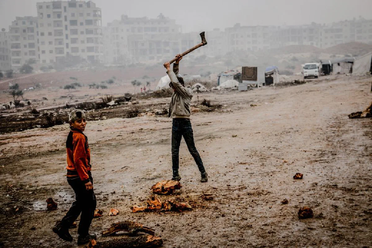 Scene of daily life in fog-covered Idlib, Syria, capturing urban struggle and resilience.