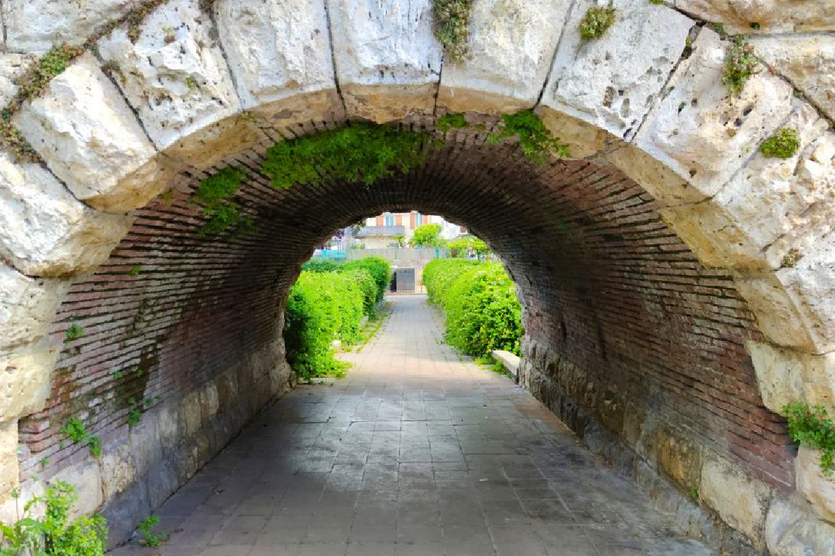 Charming stone archway with lush greenery in Agen, Nouvelle-Aquitaine, France.