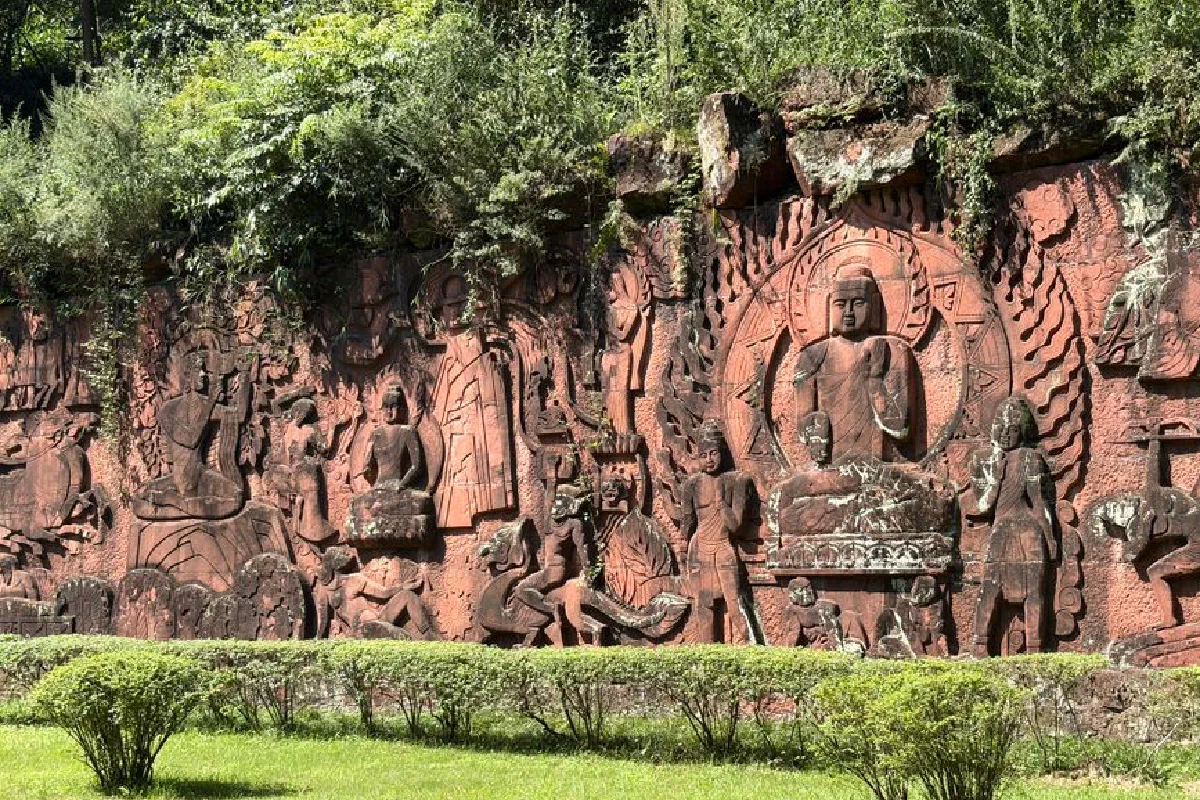 Explore the intricate ancient Buddhist rock carvings in Leshan, Sichuan, showcasing cultural heritage.